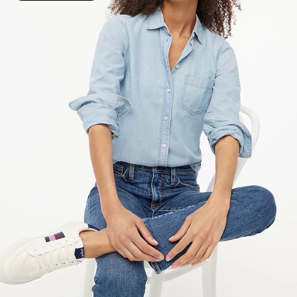 JCREW Chambray shirt. Size XS. NWT ✨✨